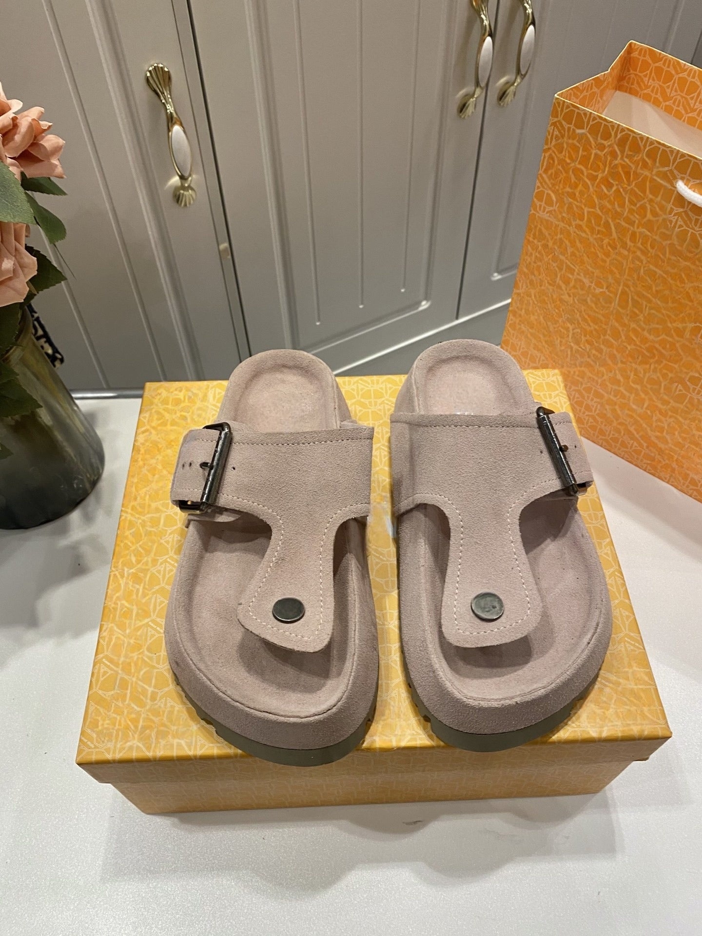 Women's New Fashion Joker Toe Clip Design Thick-soled Slipper