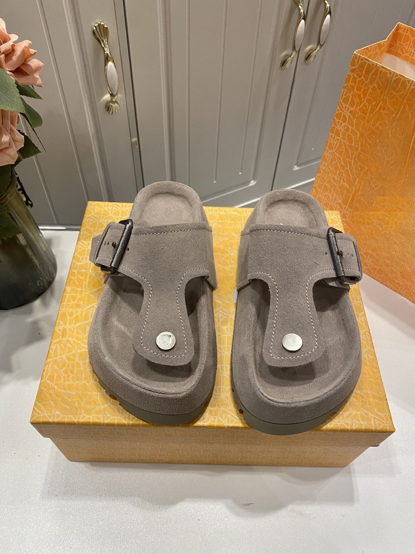 Women's New Fashion Joker Toe Clip Design Thick-soled Slipper