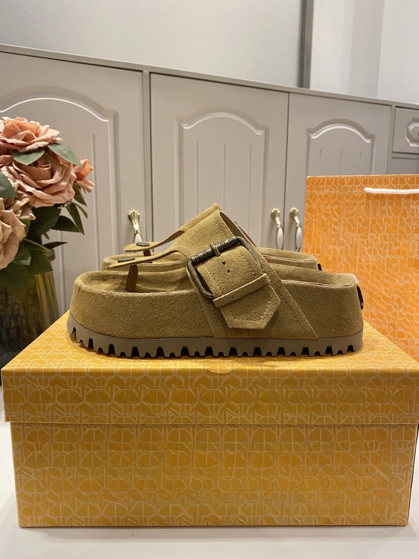 Women's New Fashion Joker Toe Clip Design Thick-soled Slipper