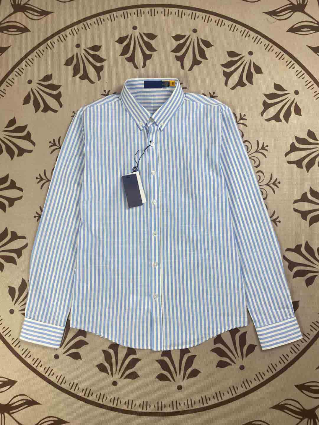 women with the new fashion casual Joker embroidery comfortable breathable cotton striped shirt.