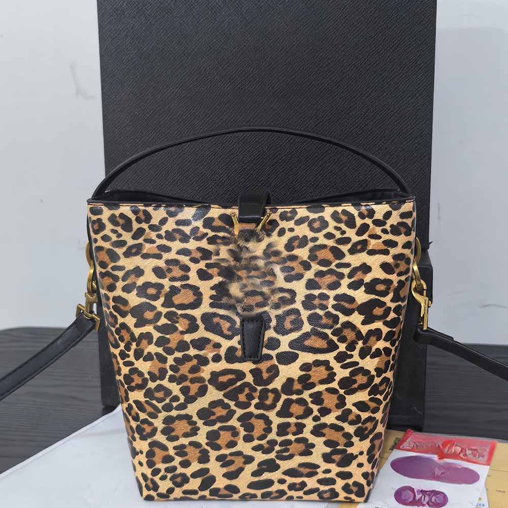 Women's New Fashion Joker Large-capacity Letter Accessories Bucket Bag Slung Handbag