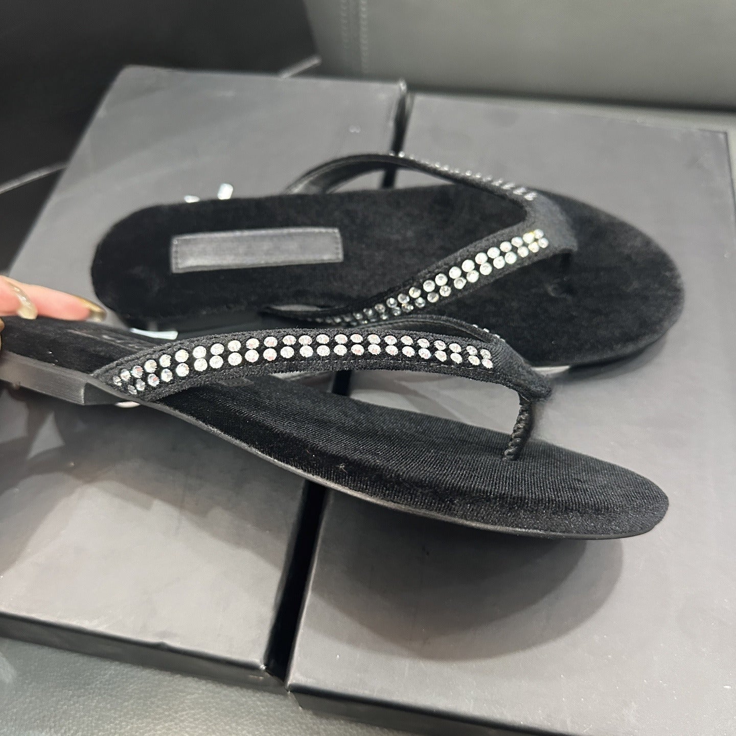 Women's New Fashion Joker Rhinestone Decorative Thin Bottom Toe Slippers