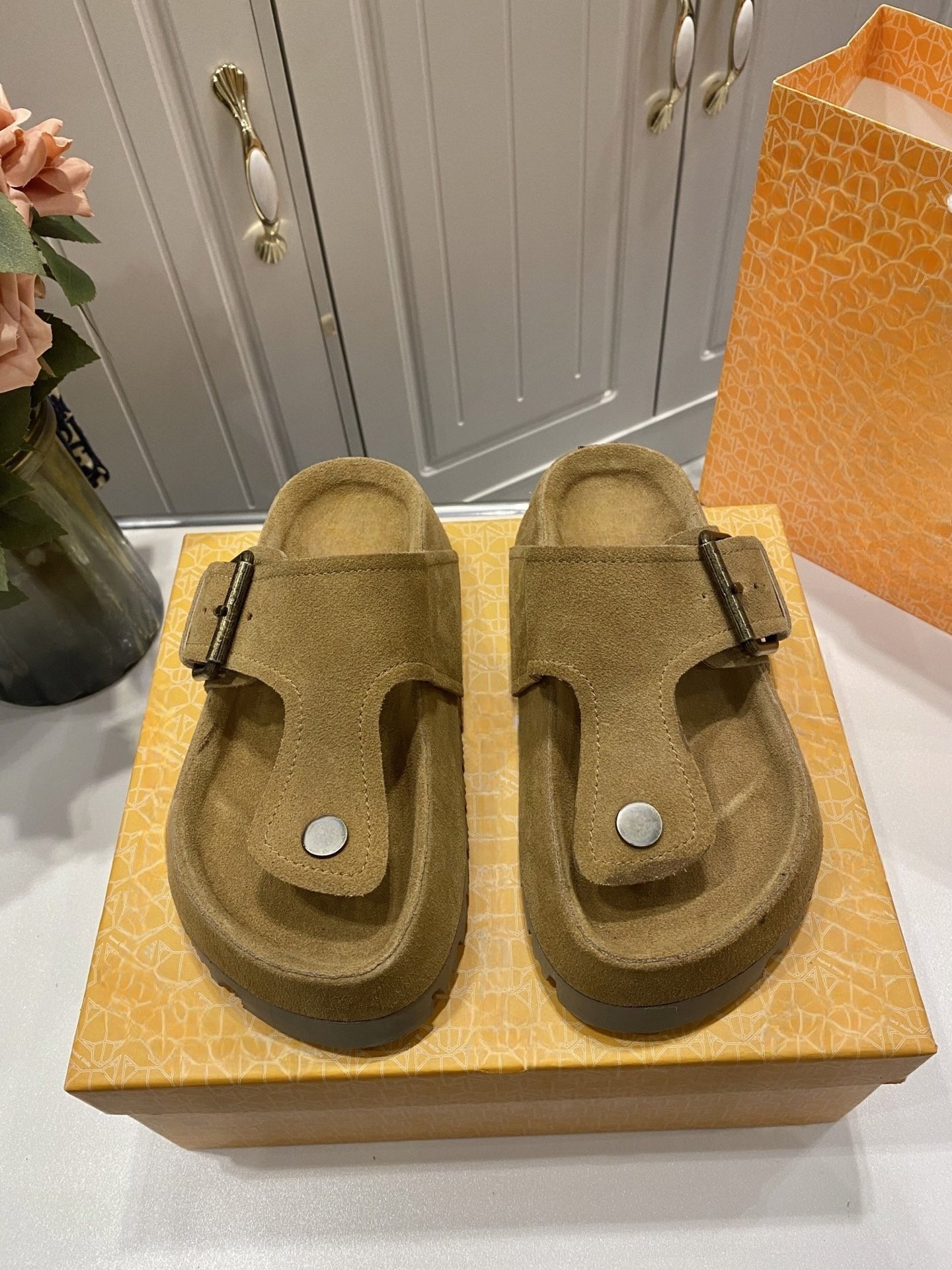 Women's New Fashion Joker Toe Clip Design Thick-soled Slipper