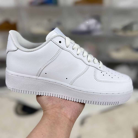 Women's new classic retro style low-cut shoes have a shoe box